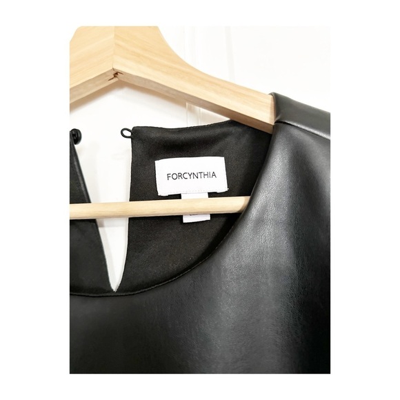 Forcynthia Faux Leather Sleeveless Top with Fur Sz L - Picture 4 of 7